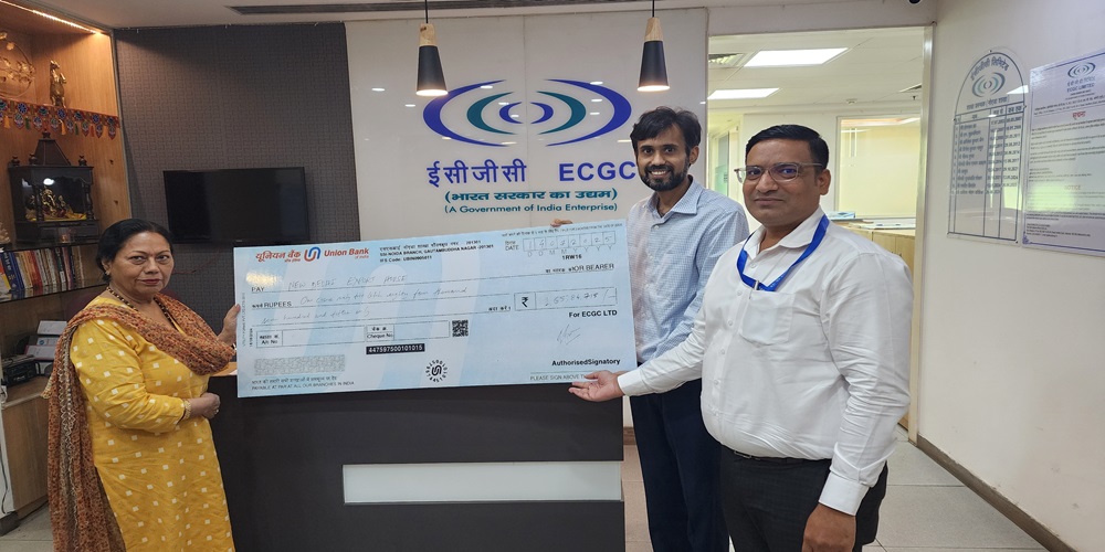 The Claim cheque of ₹1,65,84,715.00 was handed over to M/s New Delhi export House of Noida Branch under ST Policy. The claim was paid due to the Insolvency of the Buyer.