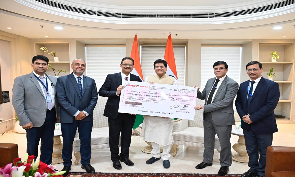 Dividend cheque of Rs 433.80 crore for FY 2023-24 was handed over to Shri Piyush Goyal, Hon’ble Union Minister of Commerce and Industry by Shri Sristiraj Ambastha, Executive Director/CMD (Addl. Charge) and Shri Subir Das, Executive Director (Operations).