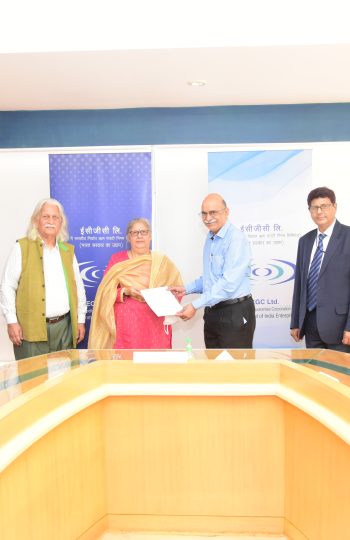 JNK_5698 Image for Mr. M Senthilnathan handing over a cheque to Mrs. Poonam Sharma for CKS Foundation’s education initiative