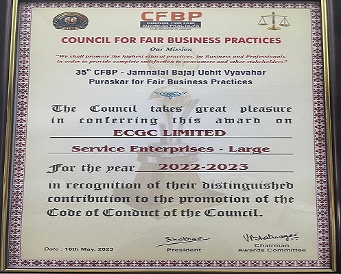 Image for ECGC Ltd. receiving the 35th CFBP Jamnalal Bajaj Award for Fair Business Practices at the ceremony