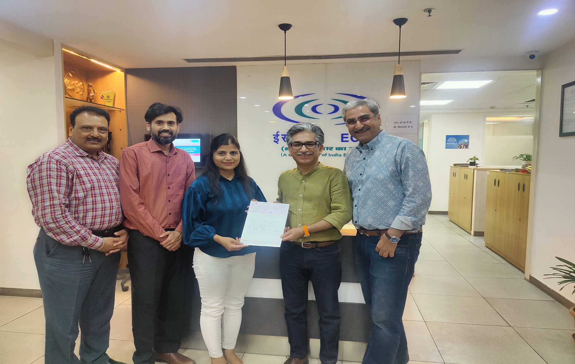 Image for Mrs. Poojaanjali Shekhar, Branch Manager presented the cheque as a claim to Mr. Nitin Batra, MD, Fabsterrakt Clothing India Pvt. Ltd., Noida