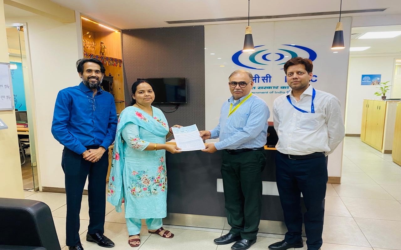 Image for The Claim cheque of ₹41,75,768 was handed over to M/s Eastern Heritage of Noida Branch under ST Policy. The claim was paid due to the Insolvency of the Buyer.