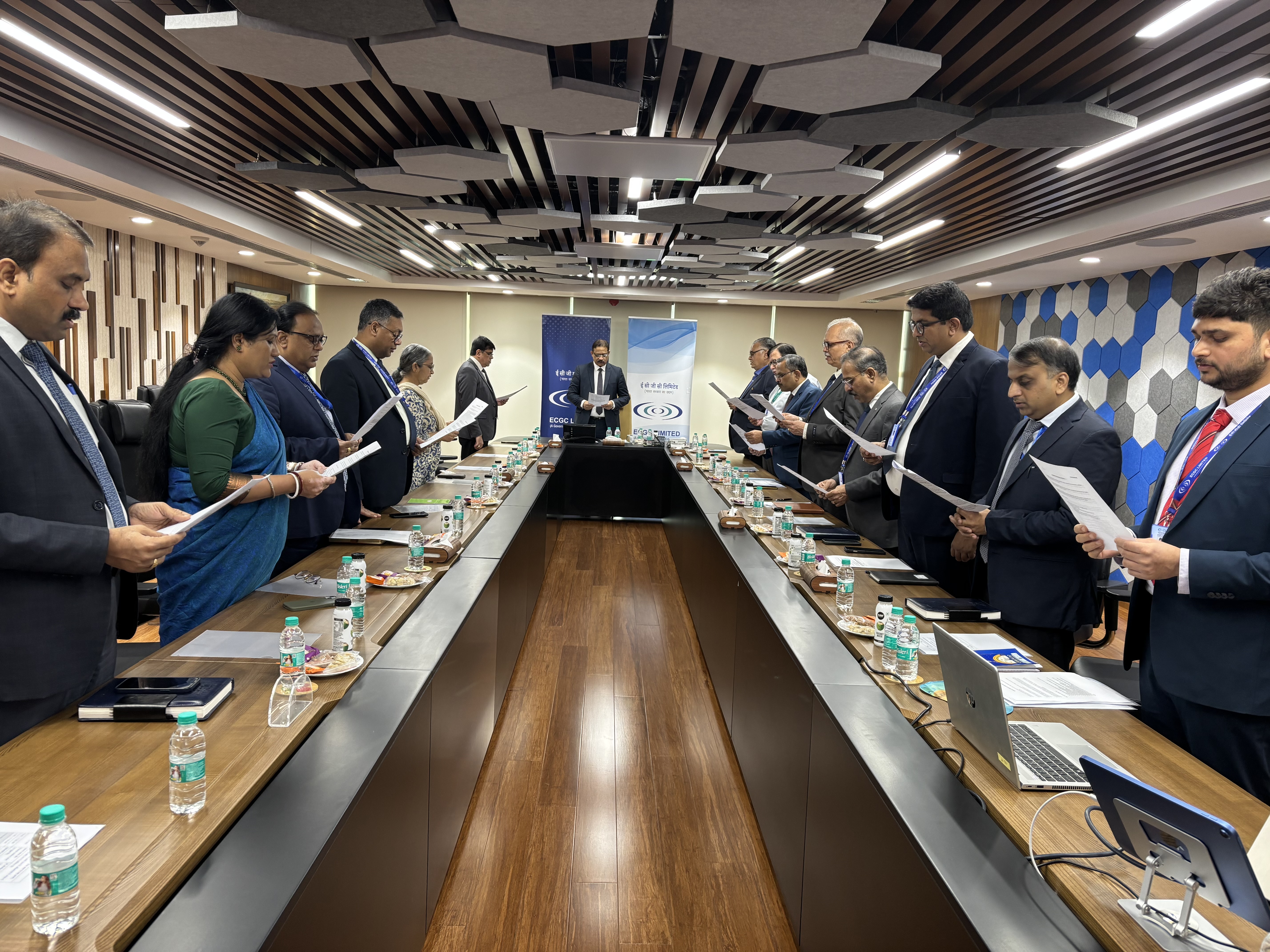 Senior Officials took the Integrity Pledge on 27.10.2025 at Head Office, Mumbai during Vigilance Awareness Week 2025.
