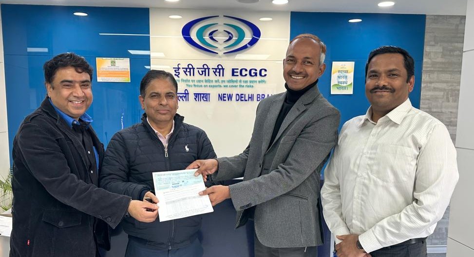 Mr Amit Kumar, Assistant General Manager, New Delhi Branch, ECGC Ltd handed over claim cheque of  Rs 1,19,21,779.00 to Mr Premnath Mishra, Manager,  exporter M/s M/s MEGAVICK EXPORTS LLP on account of loss suffered to due the insolvency of one of their buyers from USA